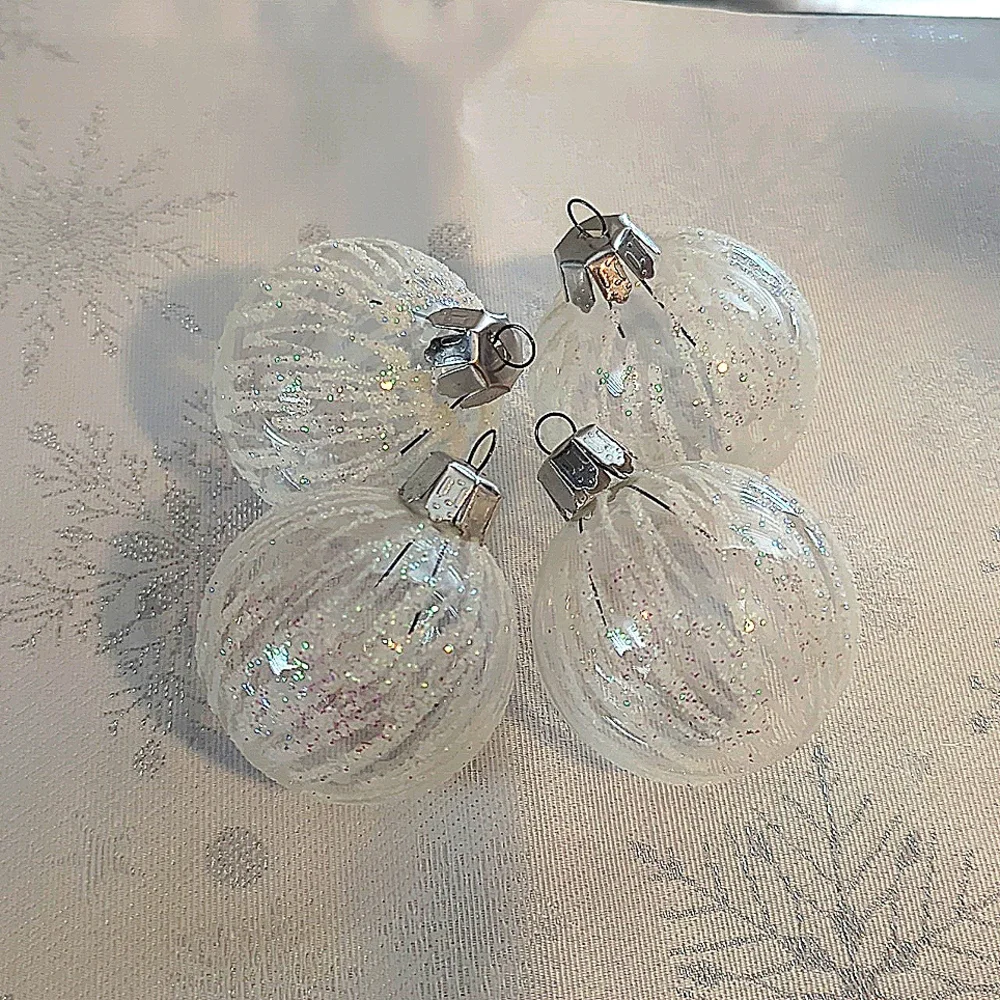 🏷️LAST CHANCE SALE $5 Vintage Romanian Hand Decorated Glass Ornaments Set of 4 - Picture 1 of 8